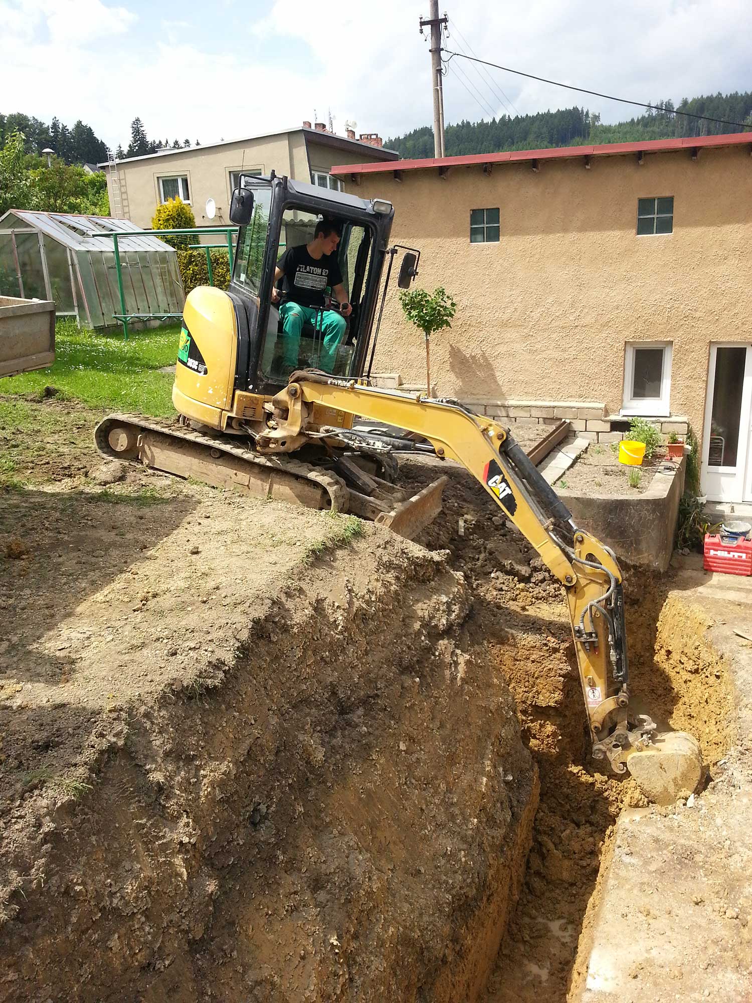 Pásový otočný bagr - CATERPILLAR 303