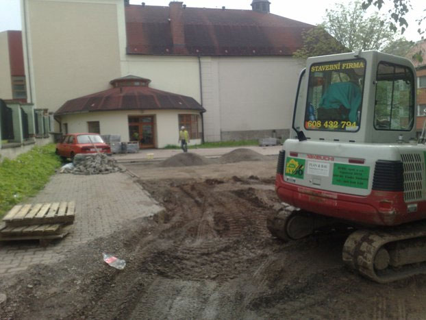 PARKOVIŠTĚ U ČSOB